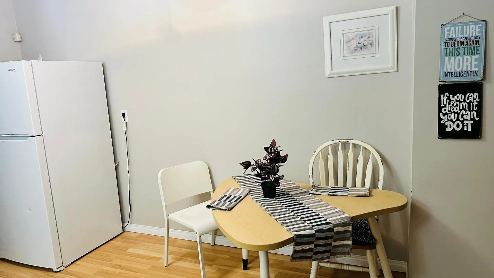 Apartment Homey And Comfy House Edmonton