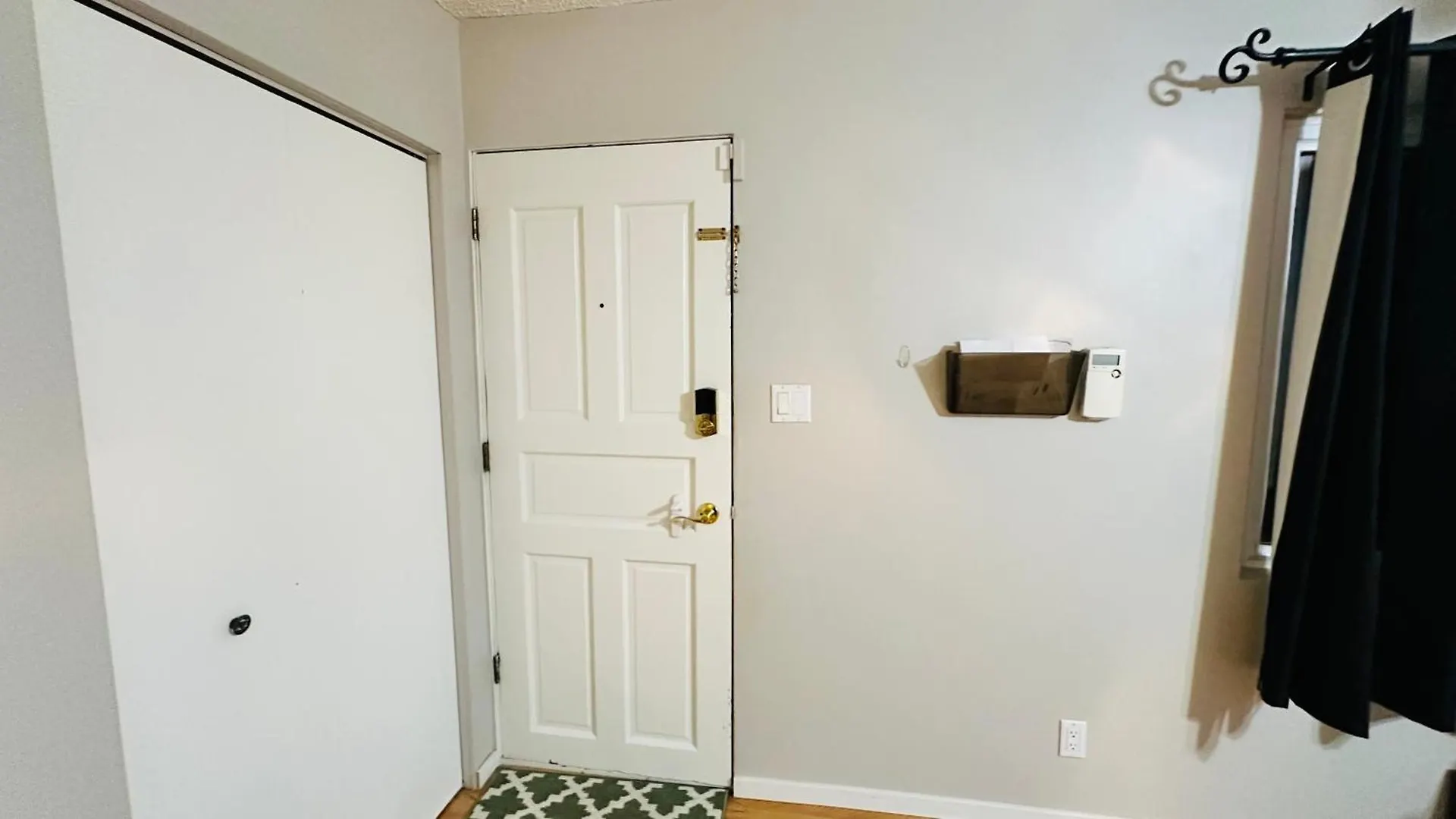 Apartment Homey And Comfy House Edmonton