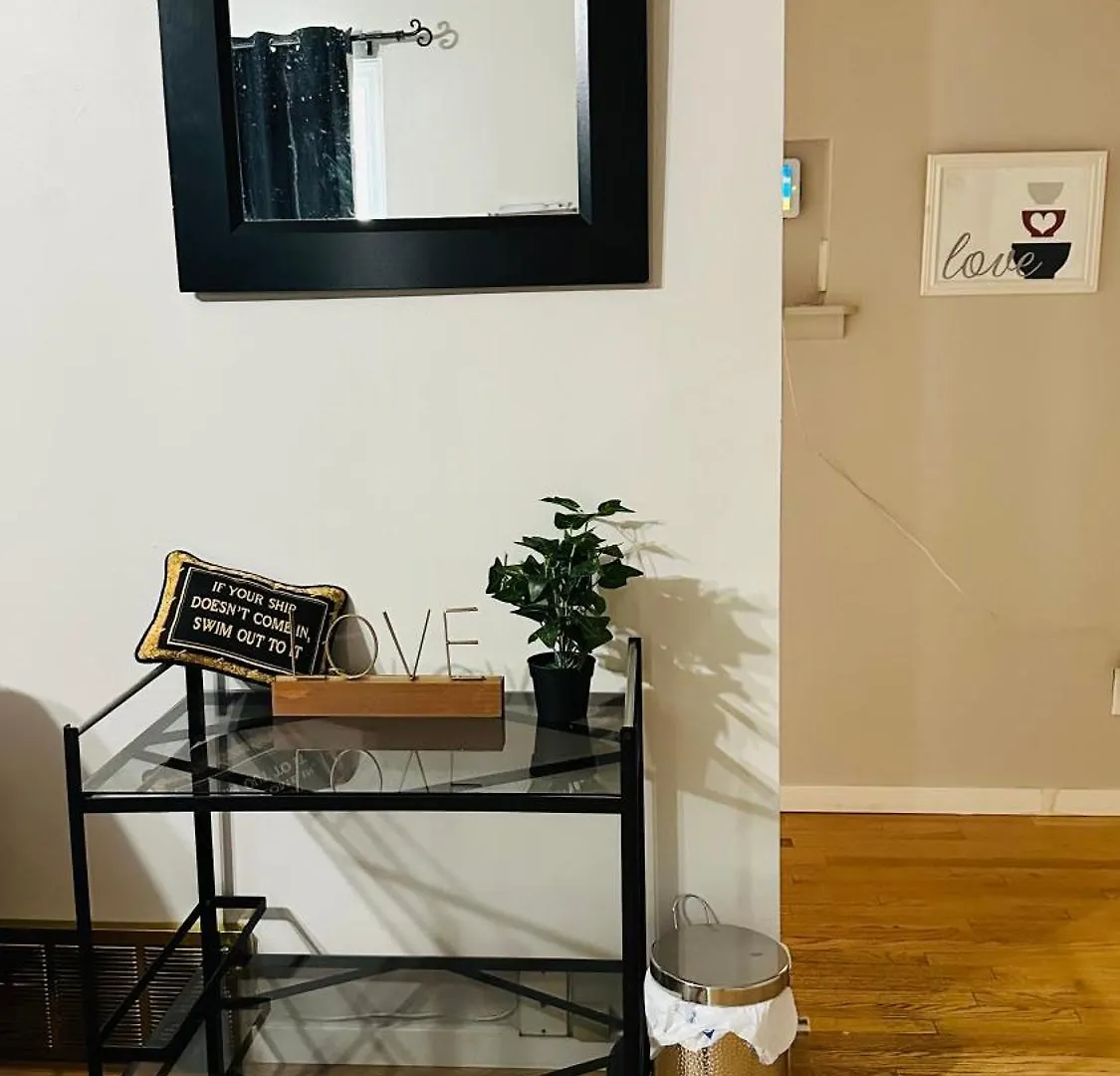 Homey And Comfy House Edmonton Apartment